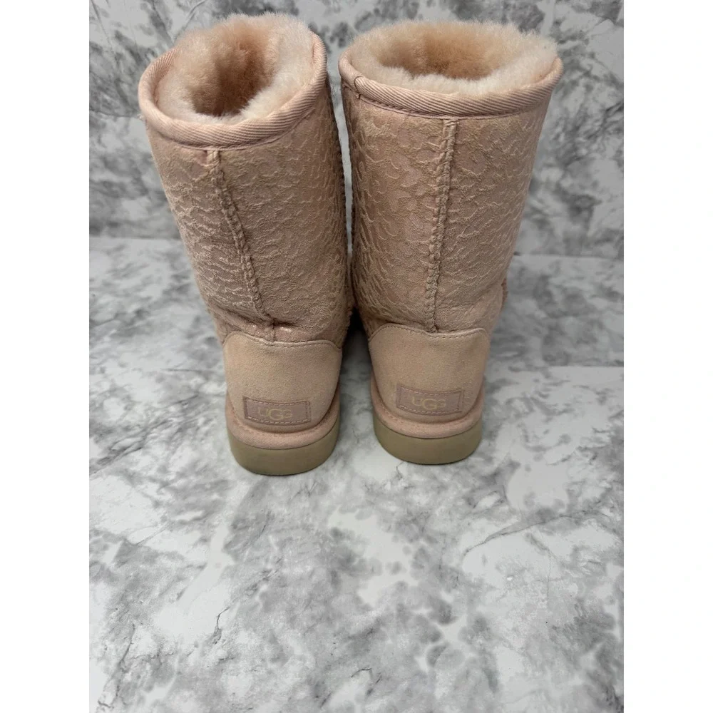 UGG classic short